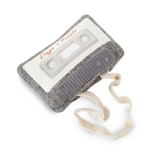 📼 Jouet à renifler pour chien – Cassette rétro (Lambwolf)